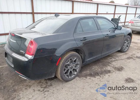 2017 Chrysler 300 300S Awd z USA, uszkodzony, nr VIN 2C3CCAGG0HH612840